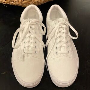 Vans Sneakers  (Men’s Size 9)